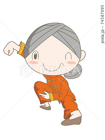 太極拳・ポーズをとるシニア女性 74587095