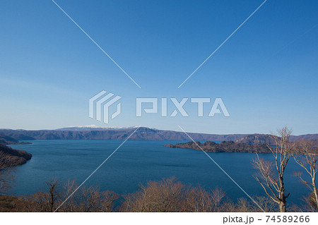 春の十和田湖 74589266