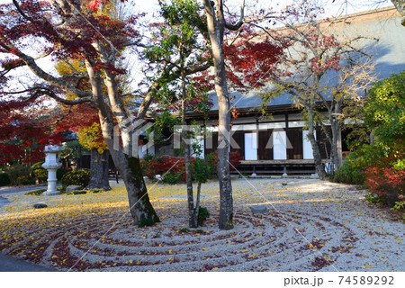 曜光山月山寺の紅葉 #25 曜光山月山寺の紅葉 #25 74589292