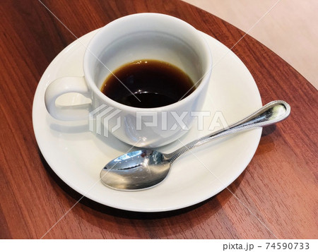 カフェのブレンドコーヒー 74590733