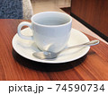 カフェのブレンドコーヒー 74590734