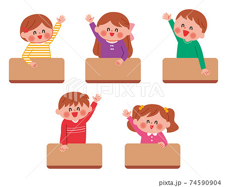 手をあげる子供たち 74590904