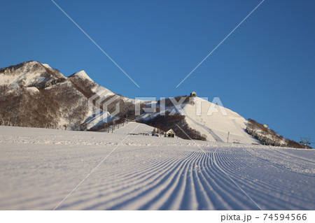 スキーシーズン 74594566