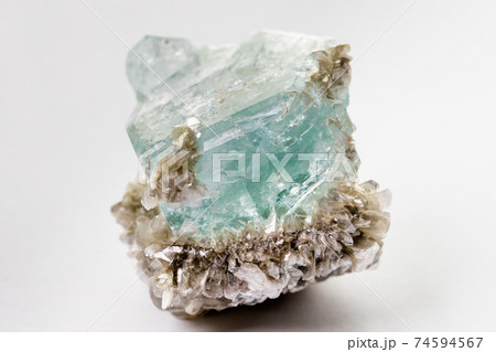 アクアマリンの原石 74594567