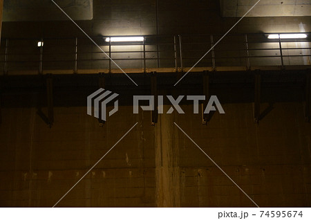 首都圏外郭放水路の「調圧水槽」（埼玉県春日部市） 74595674