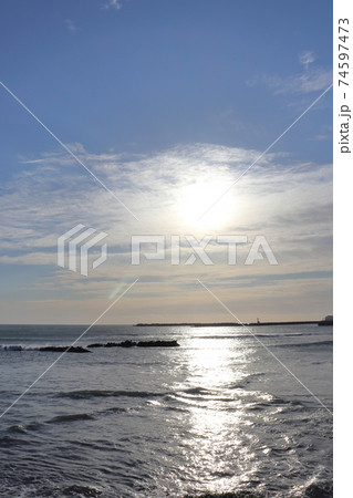 朝日　空と海 74597473