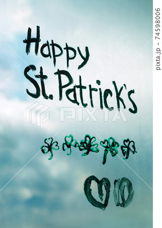 Drawing St. Patrick's Day painting green three-leaved shamrocks indoor festive home decoration quarantine family leisure 74598006