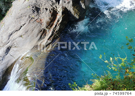 日本の滝百選　轟の滝　青の滝つぼ　（高知県）	 74599764