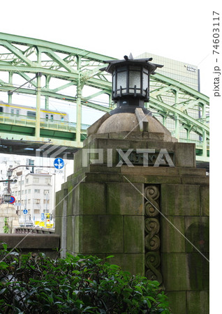 昌平橋の親柱と総武線(東京都千代田区) 昌平橋の親柱と総武線(東京都千代田区) 74603117