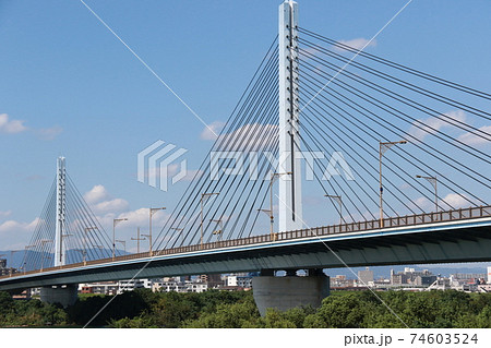 大阪市東淀川区と旭区を結ぶ菅原城北大橋 74603524