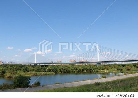 大阪市東淀川区と旭区を結ぶ菅原城北大橋 74603531