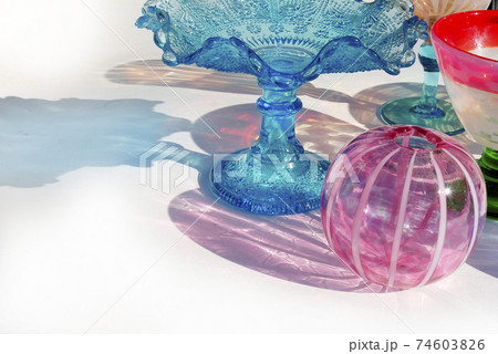 レトロ氷コップ明治大正昭和の時代 光のイメージの写真素材 [74603826