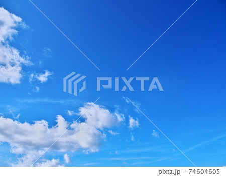 透明感のある綺麗な青空 透明感のある綺麗な青空 74604605