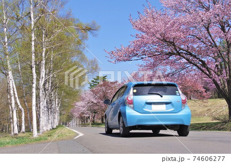 春のドライブイメージ　トヨタアクア 74606277