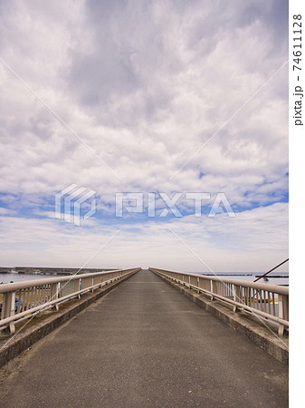 海の架橋 74611128