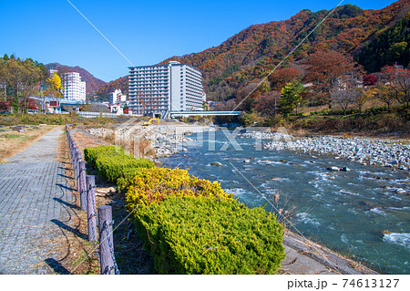 清流公園からの景色 みなかみ温泉 利根川 清流公園からの景色 みなかみ温泉 利根川 74613127