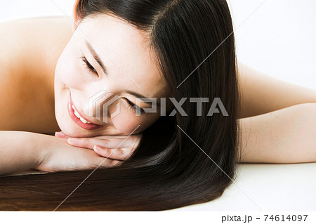 女性　ビューティー　美容　スキンケア 74614097