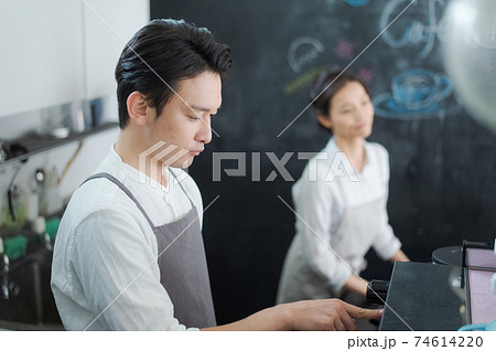 カフェスタッフ 男女 カフェスタッフ 男女 74614220