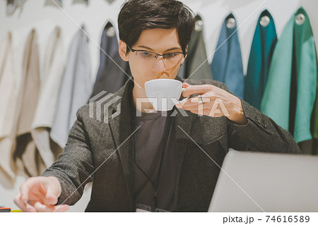 外国人デザイナー 外国人デザイナー 74616589