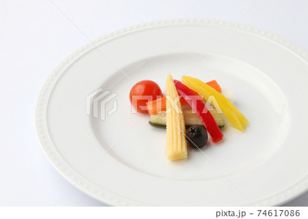 野菜のピクルス 酢漬け 白背景の写真素材
