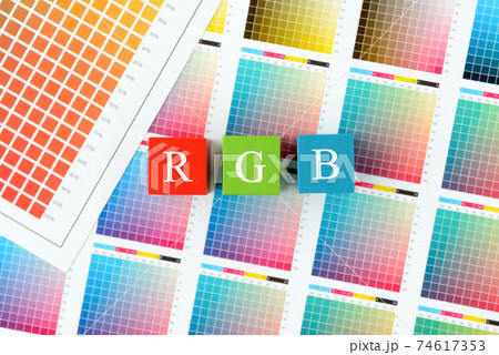 RGBの文字ブロックとカラーチャート 74617353