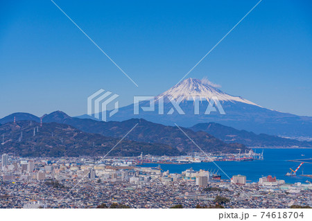(静岡県)港町清水 駿河湾越しに富士山 (静岡県)港町清水 駿河湾越しに富士山 74618704