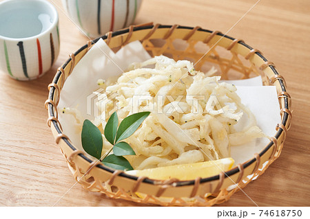 白魚の唐揚げ 74618750