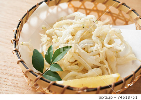 白魚の唐揚げ 白魚の唐揚げ 74618751