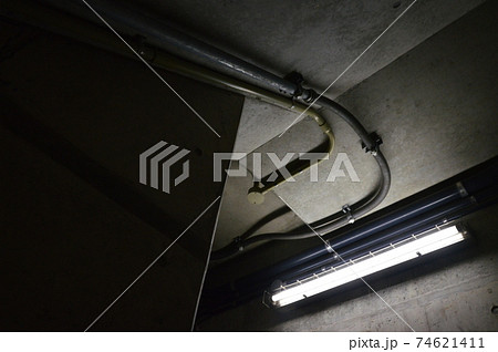蛍光灯･配管（首都圏外郭放水路･調圧水槽 内部／埼玉県春日部市） 74621411