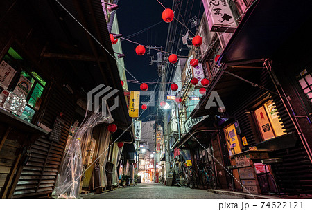 日本の東京都市景観 コロナ禍。緊急事態宣言下の飲み屋街=東京・赤羽 日本の東京都市景観 コロナ禍。緊急事態宣言下の飲み屋街=東京・赤羽 74622121