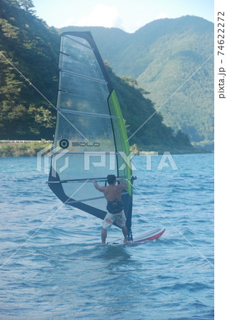 ウィンドサーフィン(本栖湖/山梨県南都留郡富士河口湖町・南巨摩郡身延町) ウィンドサーフィン(本栖湖/山梨県南都留郡富士河口湖町・南巨摩郡身延町) 74622272