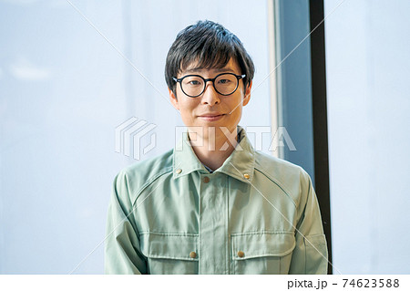 現場作業服の男性 74623588