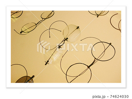 フィルム写真　レトロメガネ 74624030