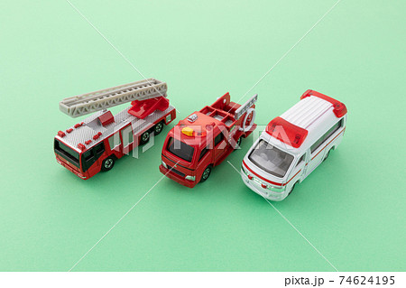 救急車 消防車 梯子車 イメージ 救急車 消防車 梯子車 イメージ 74624195