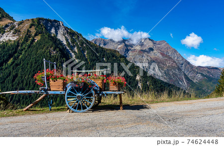 Landscape view of the mountains around Le Bourg d'Oisans in France 74624448