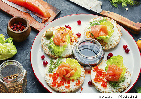 Sandwich with smoked salmon,cheese 74625232