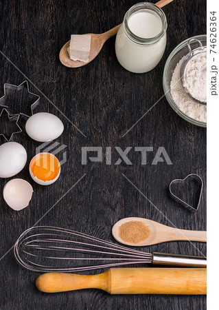 baking background with eggshell baking background with eggshell 74626364