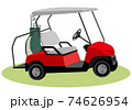 芝生のうえに停車する無人のゴルフカート 74626954