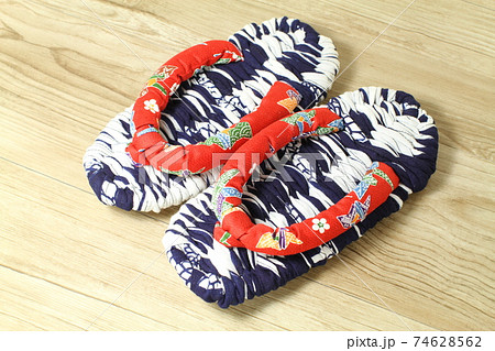 赤い鼻緒の可愛い手作りの布草履 赤い鼻緒の可愛い手作りの布草履 74628562