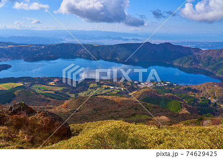 神奈川県箱根町 秋の箱根駒ヶ岳山頂から芦ノ湖方面の眺望 神奈川県箱根町 秋の箱根駒ヶ岳山頂から芦ノ湖方面の眺望 74629425