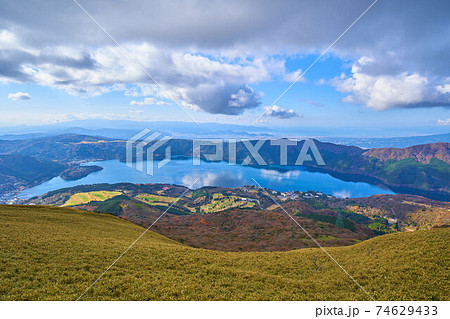 神奈川県箱根町 秋の箱根駒ヶ岳山頂から芦ノ湖方面の眺望 74629433