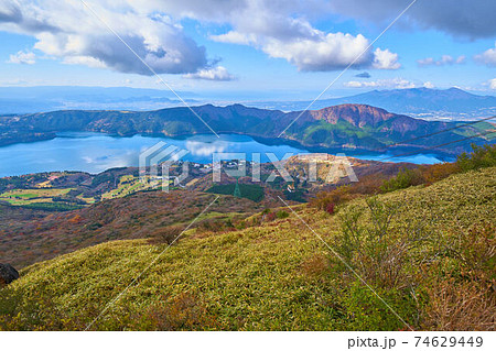 神奈川県箱根町 秋の箱根駒ヶ岳山頂から芦ノ湖方面の眺望 神奈川県箱根町 秋の箱根駒ヶ岳山頂から芦ノ湖方面の眺望 74629449