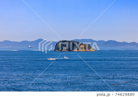 知多半島の最先端、羽豆岬展望台から見た築見島 愛知県 知多半島の最先端、羽豆岬展望台から見た築見島 愛知県 74629880