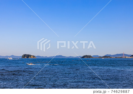 知多半島の最先端、羽豆岬展望台から見た築見島と篠島 愛知県 知多半島の最先端、羽豆岬展望台から見た築見島と篠島 愛知県 74629887