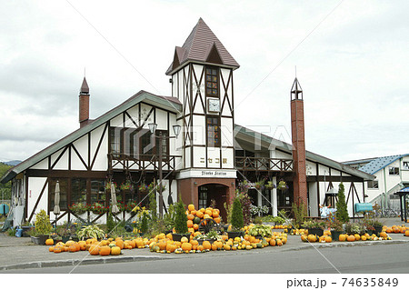 ニセコ駅 秋のニセコ駅 函館本線 ハロウィン装飾 ニセコ駅 秋のニセコ駅 函館本線 ハロウィン装飾 74635849