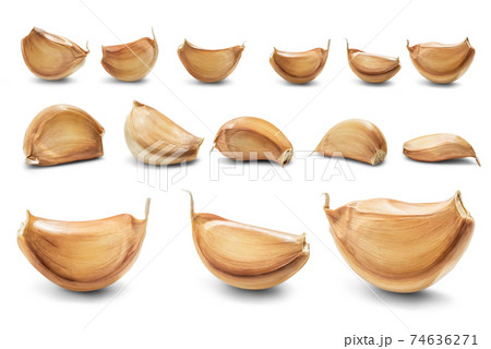Garlic cloves isolated 74636271