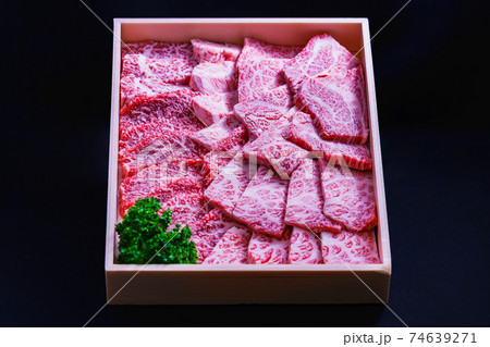 牛肉　箱入り　ふるさと納税　【ギフトのイメージ】 74639271