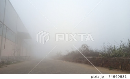 霧の倉庫街、おぼろげな記憶 霧の倉庫街、おぼろげな記憶 74640681