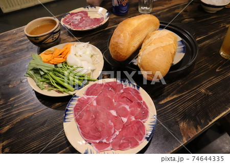 ベトナムの変わった鍋料理 74644335