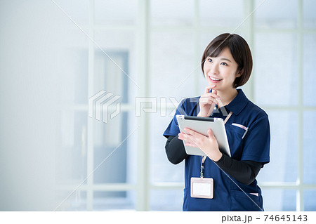 介護イメージ 介護士 介護スタッフ 女性介護スタッフ 介護イメージ 介護士 介護スタッフ 女性介護スタッフ 74645143